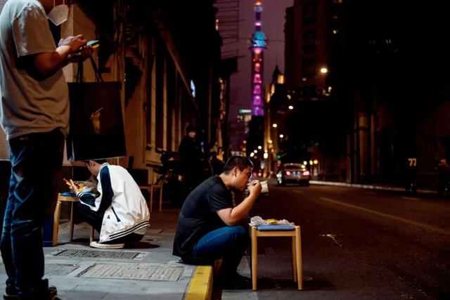 大上海艰难找回烟火气，报复性消费会来吗？