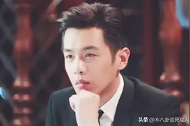 这10位男星表面是男神，一看身材全垮掉，头大肩窄，驼背大肚腩图片