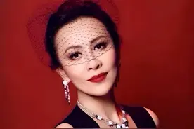 事实证明，58岁的刘嘉玲，已经走上了另一条大道图片