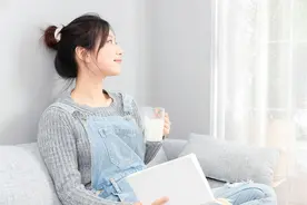 我老公月入5万，我却不敢告诉任何人，原因让我心寒图片
