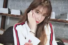 宁波主帅阿的江，妻子年过50仍气质十足，女儿阿迪娜，太美了图片