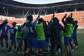 强势夺冠！辽宁男足 时隔10年再度登顶图片