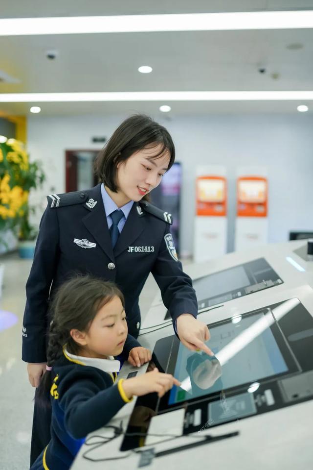 成都高新公安出入境大队成功入围2021-2022年度全市公安系统“青年文明号”候选集体
