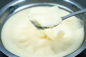 熬猪油，直接下锅就错了！牢记要多加3样料，猪油白净香浓没腥味图片