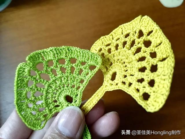 远方喜欢在银杏树下漫步的人,为你钩织了两片银杏叶哟