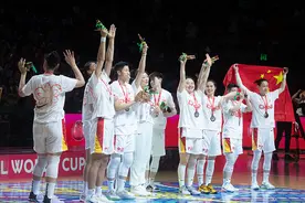中国女篮奖金2000万！分配方案出炉！李梦韩旭达150万，郑薇百万图片