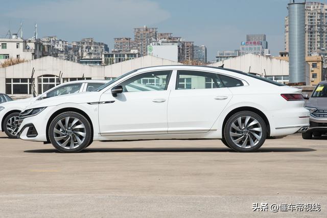 新车 | 售24.99万元起，2023款大众CC到店，比迈腾贵近4万，值吗？