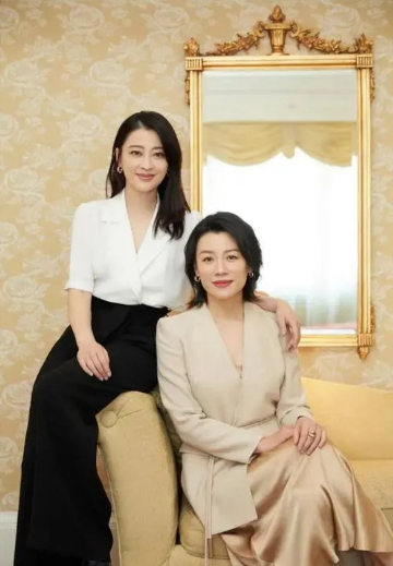 女星刘琳：中年走红，被名导拒绝结婚后患抑郁症，39岁艰难做妈妈