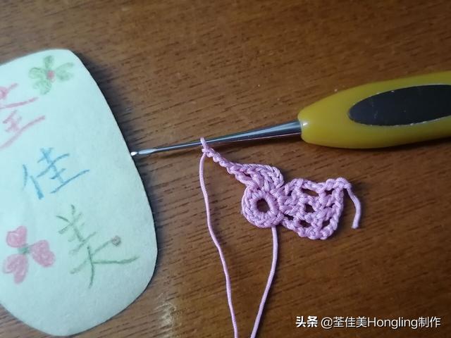 钩织了好几朵高颜值糖果色的可爱立体镂空花花,这是图文教程哦