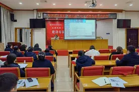 金融背夹随身走 移动服务显身手——华容农商银行“湘工惠”推广记图片