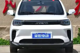 金彭推出一款带空调的老年代步车，遮风挡雨不挨冻，续航150公里图片