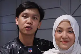 歌手茜拉再婚五个月后怀孕，25岁丈夫悲喜交加，弟弟妈妈相继离世图片