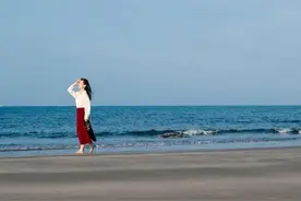 低级的欲望靠放纵，高级的欲望靠自律，顶级的欲望靠煎熬图片