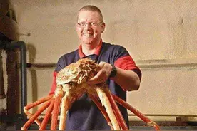 “杀人蟹”腿展4.2米体重30多公斤，能活100多年，它能吃吗？图片