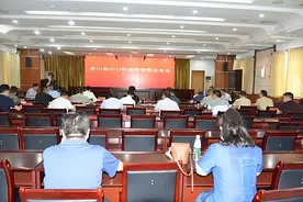 河南省伊川县召开县委常委议军会图片