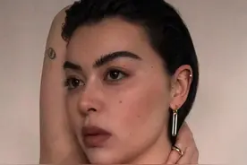 丰腴的知性美人，大码超模：Lauren Chan图片