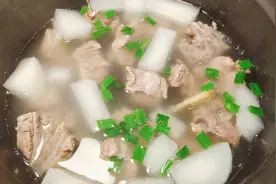 炖排骨汤用料太多，难怪不好吃，记住只用3种料，炖好后汤鲜肉嫩图片