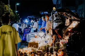 深圳人不敢摆烂，只想摆摊图片