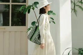 买包买大不买小，今年特火的“托特包”时髦耐用，上班族女生必备图片