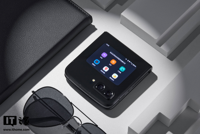 moto razr 2022 上手体验：实用为先，以旗舰致敬经典