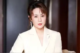 国家一级演员马丽：毕业就结婚，与丈夫恩爱30余年生子，幸福美满图片