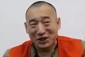 东北男人赵金龙：因抢劫入狱，采访视频爆火网络，太搞笑了图片