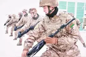 解放军配发的21式作训服，最大改变不再区分兵种，而是贴近实战图片