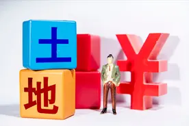 政府突然对承包地上的果树进行强行清表，这合法吗？图片