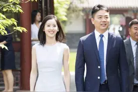 嫁给大30岁的亿万富豪，如今丈夫已71岁了，女儿却才刚刚1岁多图片