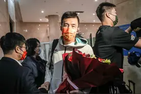 CBA四消息！郭艾伦正式回应离队传闻，辽宁队开庆功宴伙食很丰富图片