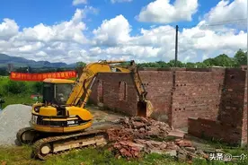 祖传宅基地归谁所有？继承的房子能翻建吗？农民注意别吃亏图片