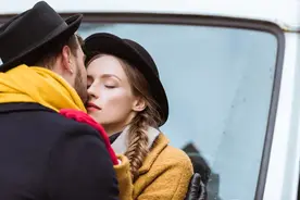 分手后，如果男人有这两种表现，那他是不可能和你复合了图片