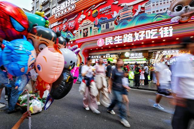 暑假近尾声，贵阳避暑旅游依旧火热