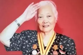 陈乔年牺牲66年后遗腹女被找到，墓碑前跪地痛哭：爸，我来看你了图片