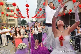 故事：婚礼上，新媳妇怒怼新婆婆，给力图片