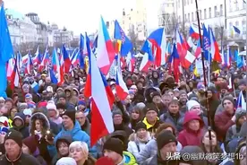 退出北约拥抱俄罗斯！捷克爆发万人示威活动，对亲美政府提出要求图片