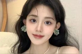 “长期化妆”和“长期素颜”的女人皮肤区别有多大？看完你就知道图片