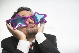 看脸的时代，要么丑的没边，要么美的冒泡，普通人最难图片