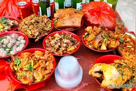 广东小伙随500元，参加湖南同事婚礼，看到菜品很尴尬：这怎么吃图片