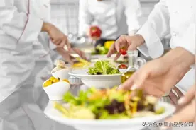 餐馆卖“拍黄瓜”被罚款，提醒：凉菜不能随意卖，需办理冷食类许可图片