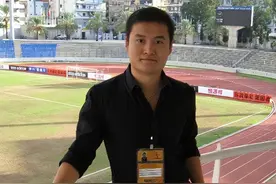 “足球诗人”贺炜：经人推荐进央视，坐5年冷板凳，妻子身份是谜图片