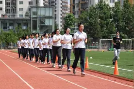中考体育测试在即 家长群热议跑鞋 穿“竞速鞋”能提高成绩吗？图片