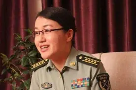 火箭军女神太厉害，师从张召忠、吓退老美战机，被美方视为眼中钉图片