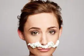 为啥有些女性的嘴边会长“小胡子”，意味着什么？可以刮吗？图片