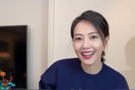 43岁高圆圆素颜宅家，皮肤好状态佳似少女，与赵又廷豪宅内景曝光图片
