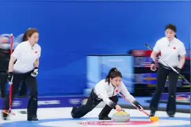 两连胜！女子冰壶中国队6比5胜韩国队图片