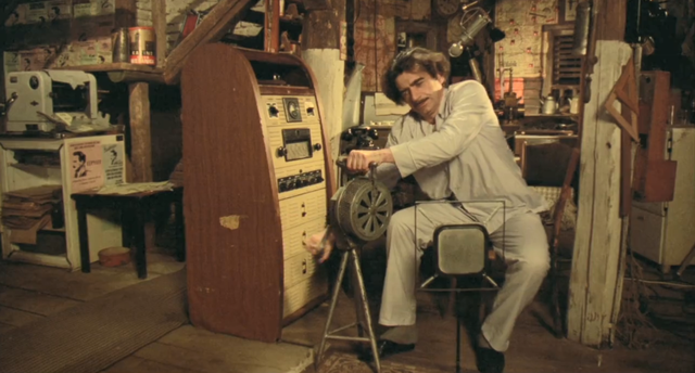 刚解封就冲上9.2！封闭管理20年，吃着狗罐头，搂着军官跳脱衣舞