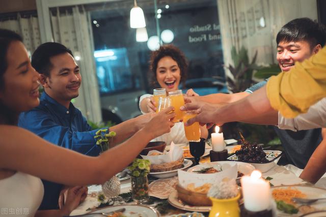 重庆餐馆利用“1元吃大餐”,一月收入20万,这策略不得不服