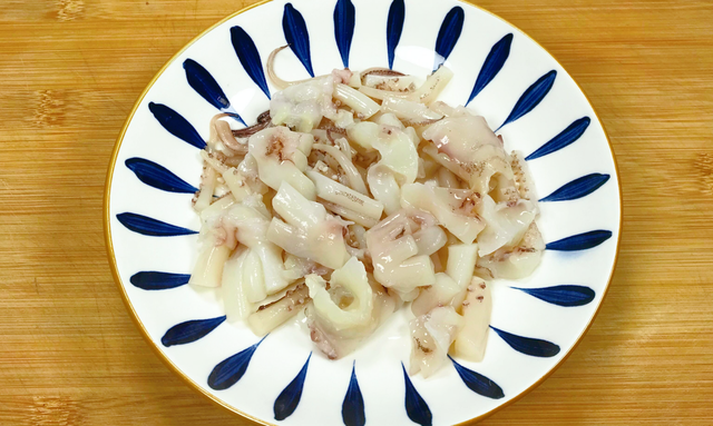 冬天少吃猪肉多吃八爪鱼，比鱼肉便宜，比牛羊肉鲜，随手一炒真香