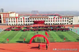 立志凌绝顶 折桂步蟾宫——屯留五中召开2023年初三冲刺中考百日誓师大会图片